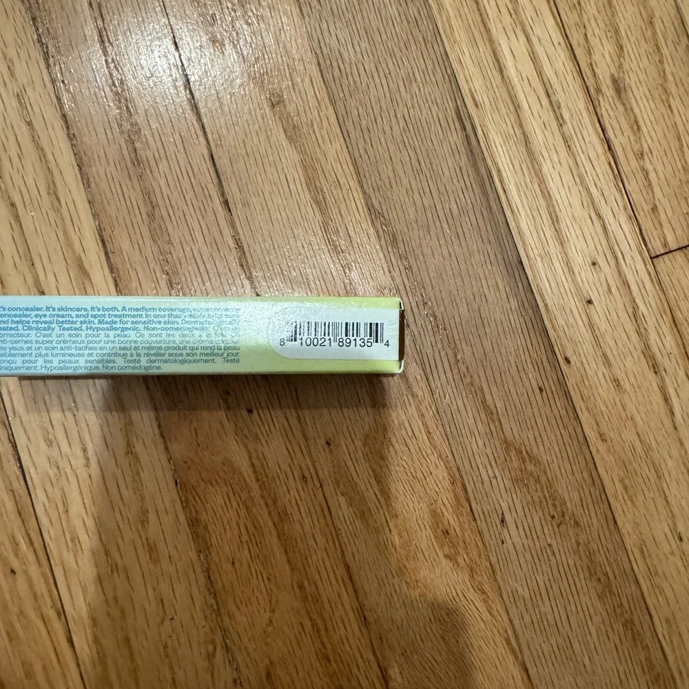 Kosas Revealer Super Creamy Brightening Concealer with Caffeine &Hyaluronic Acid